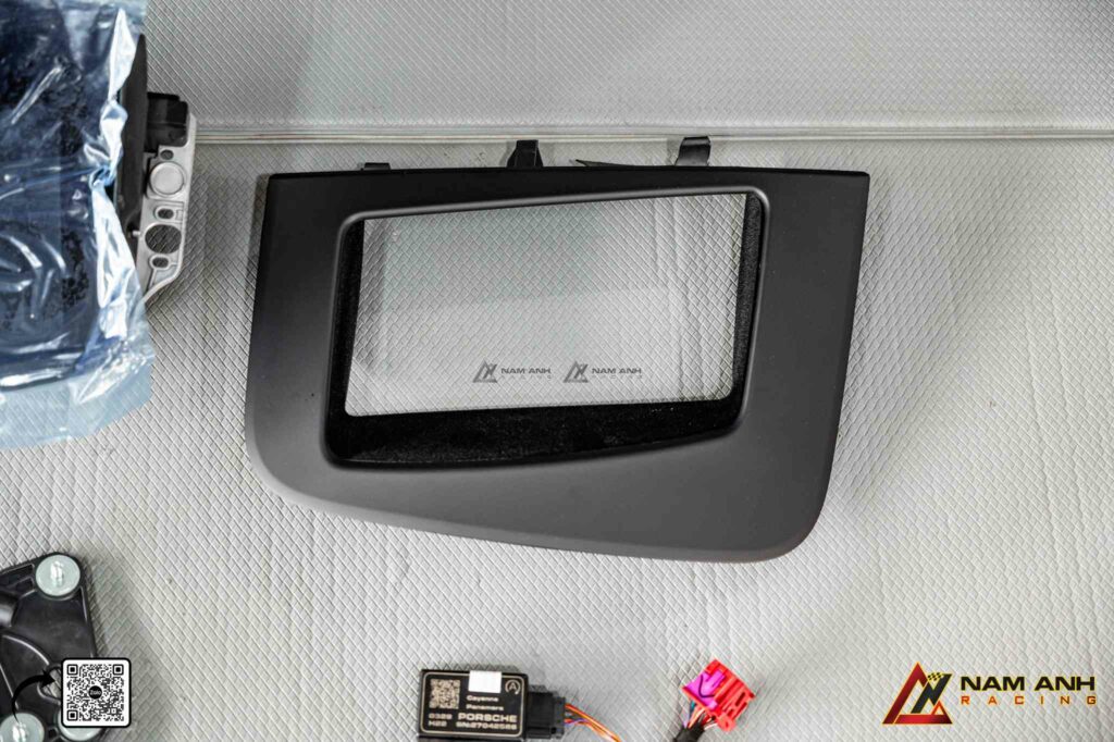 Hiển thị sắc nét, khả năng tùy chỉnh cao – điểm mạnh của hệ thống HUD trên Cayenne 9Y0