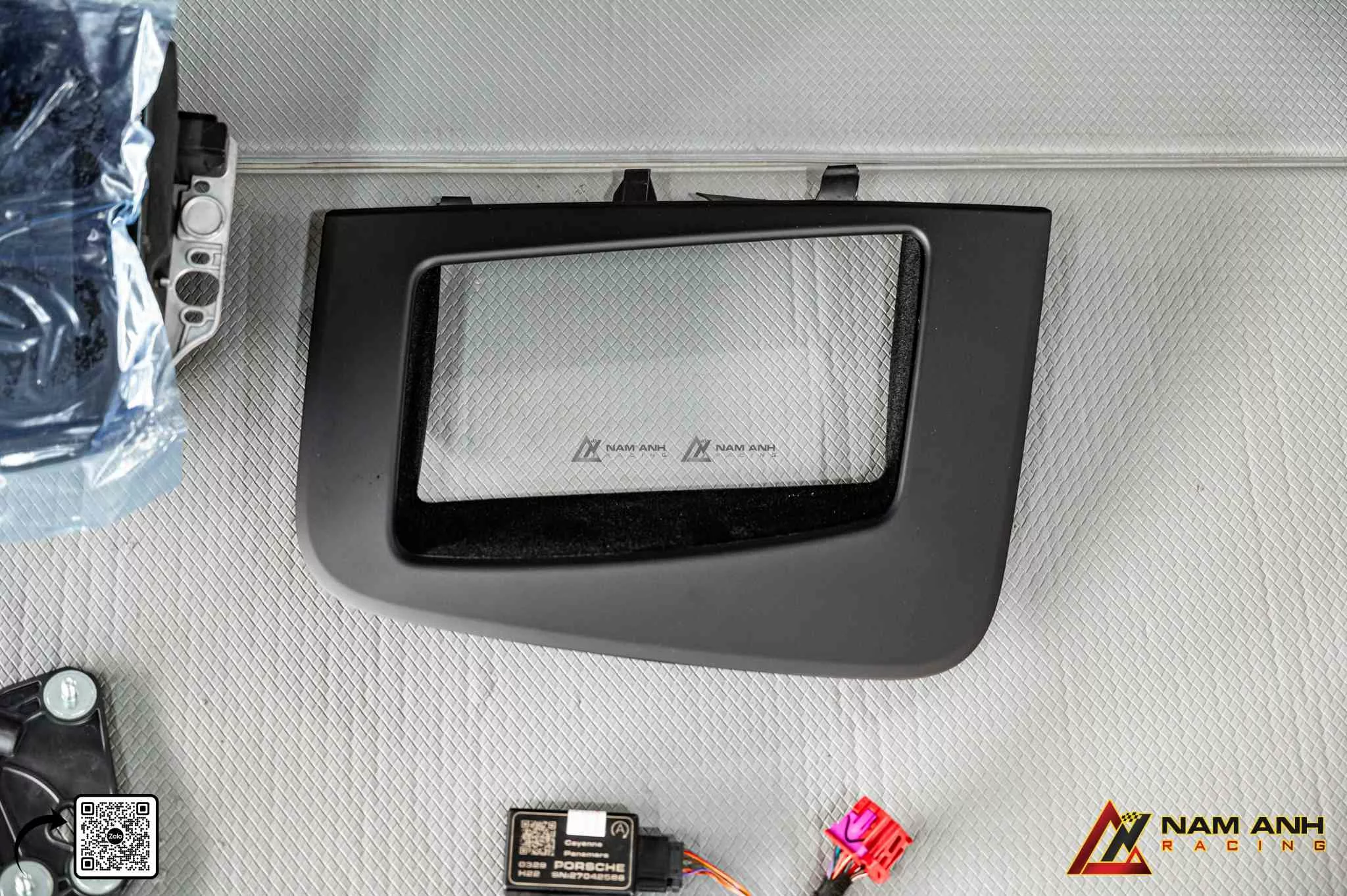 Hiển thị sắc nét, khả năng tùy chỉnh cao – điểm mạnh của hệ thống HUD trên Cayenne 9Y0