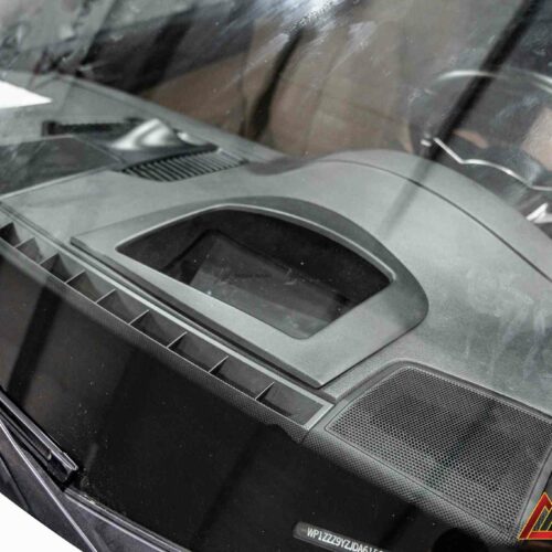 Giao diện HUD được thiết kế gọn gàng, dễ đọc, phù hợp với phong cách sang trọng của Porsche