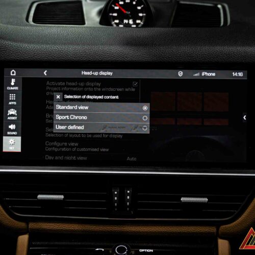 Trang bị HUD giúp khoang lái Cayenne 9Y0 hiện đại và tiện nghi như các bản facelift mới