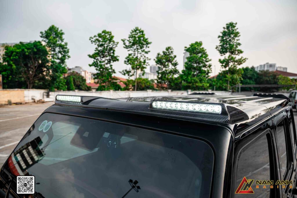 Đèn nóc hỗ trợ quan sát tốt hơn khi đi đêm hoặc off-road.

