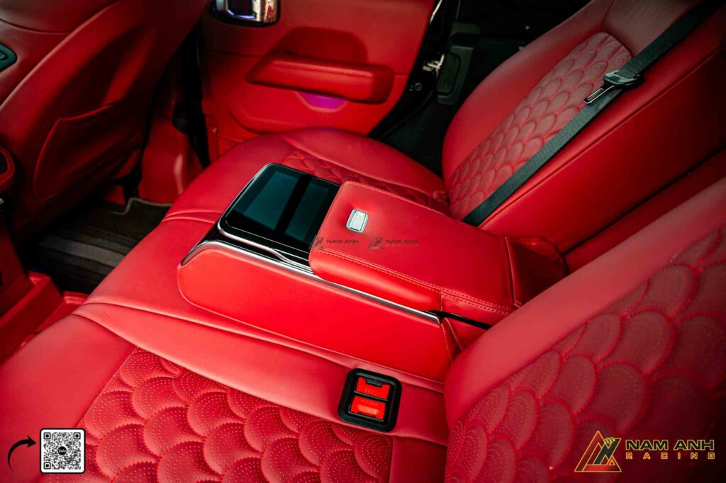 Tựa lưng thiết kế ôm sát, đệm ghế dày giúp giảm mỏi khi di chuyển đường dài.

