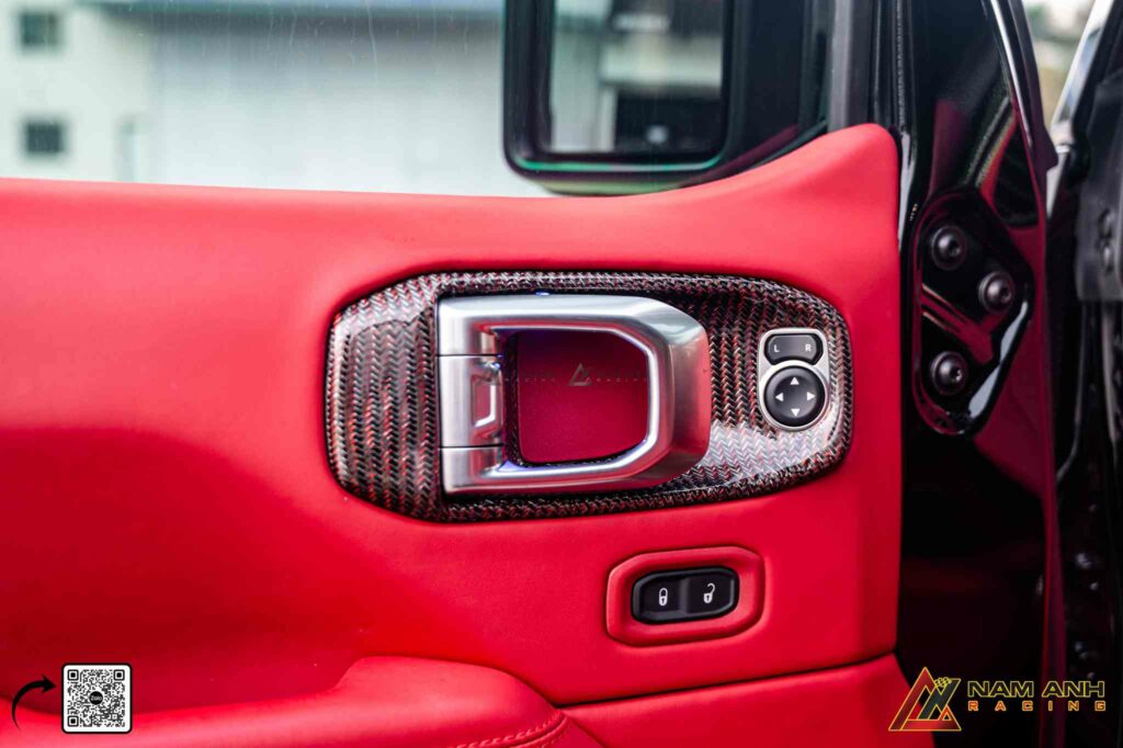 Từng đường may được xử lý tỉ mỉ, đều tay, không thấy lỗi dù là góc khuất.

