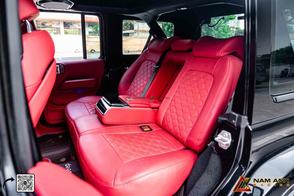 Hàng ghế sau cấu hình thương gia chỉnh điện, massage, sưởi và làm mát theo vùng.