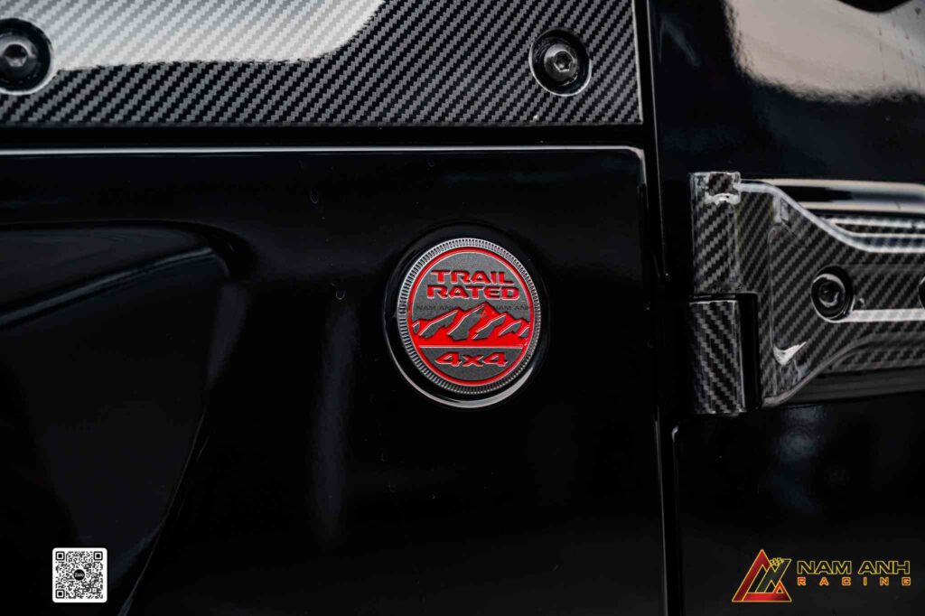 Toàn bộ phần thân phủ lớp sơn nhám chống trầy – giữ xe luôn trong tình trạng sẵn sàng.

