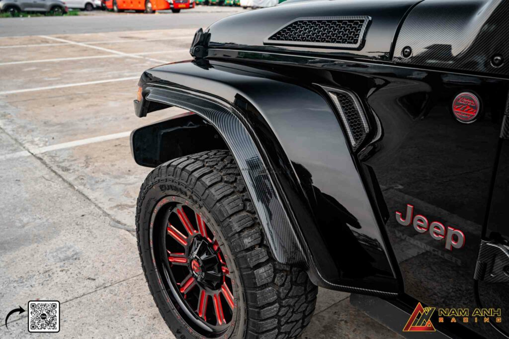 Jeep Wrangler Rubicon nâng cấp toàn diện – sắc nét từ ngoại hình đến khoang lái.

