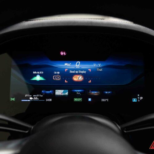Head-Up Display EQS-Class hiển thị hướng dẫn định vị trực quan