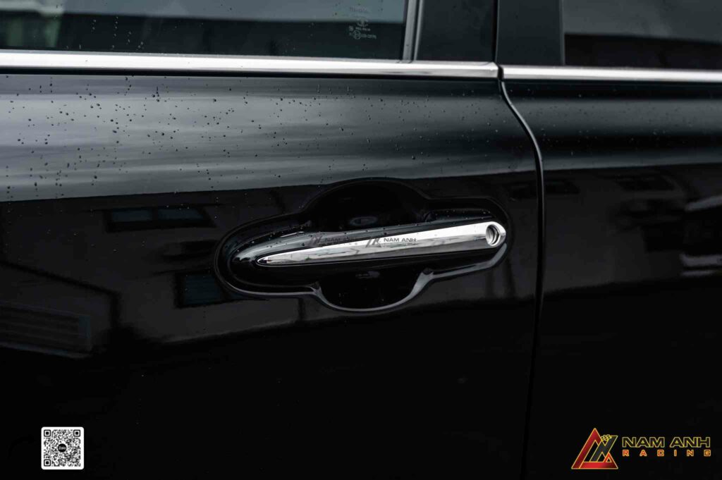 Ốp hông form chuẩn – nối mạch thiết kế, liền khối toàn bộ thân xe