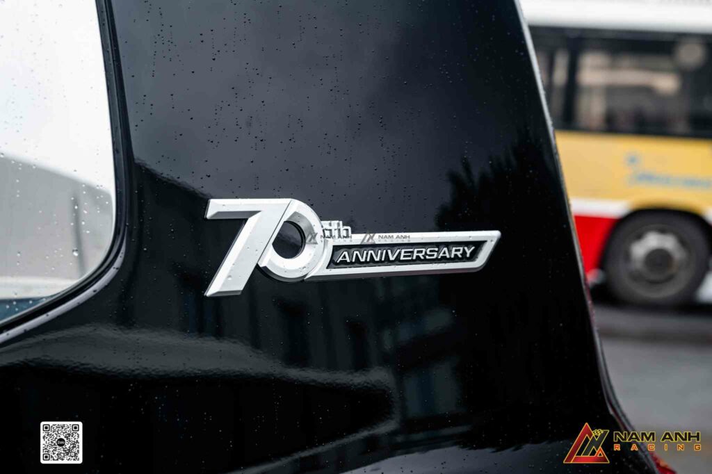 Thiết kế đơn giản nhưng không đơn điệu – điểm nhấn cản sau mang chất thể thao