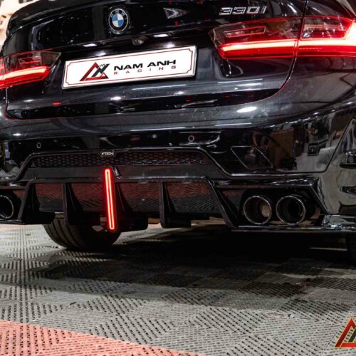 Dáng sau G20 LCI cân đối hơn sau khi gắn lip – khớp từng đường viền