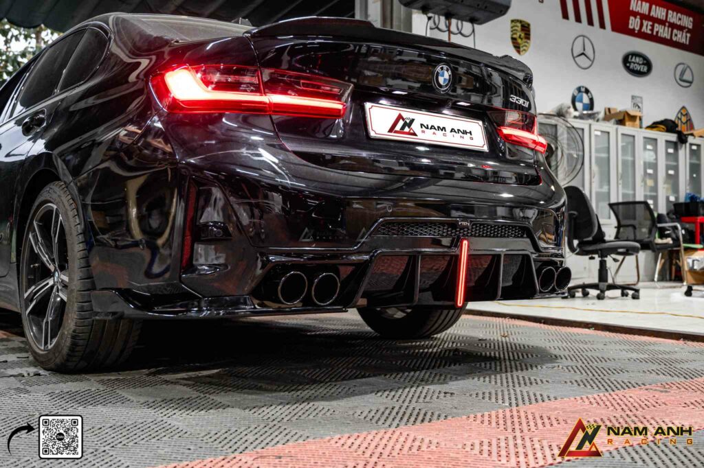 Lip Vten giúp phần đuôi bớt “hiền”, hướng đến style M-performance.