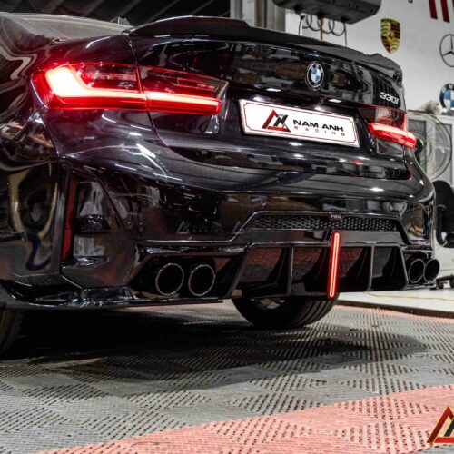 Lip Vten giúp phần đuôi bớt “hiền”, hướng đến style M-performance.