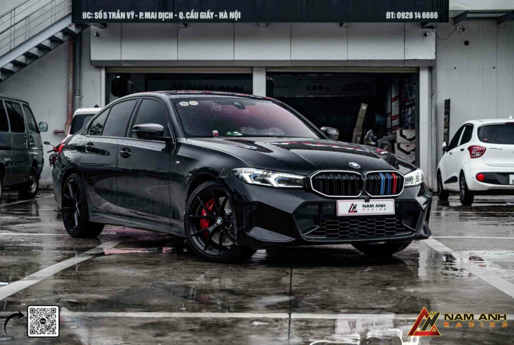 898M – bản mâm “chuẩn bài” nếu muốn giữ phong cách M Performance nhưng vẫn nâng tầm diện mạo.