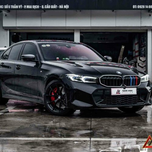 898M – bản mâm “chuẩn bài” nếu muốn giữ phong cách M Performance nhưng vẫn nâng tầm diện mạo.