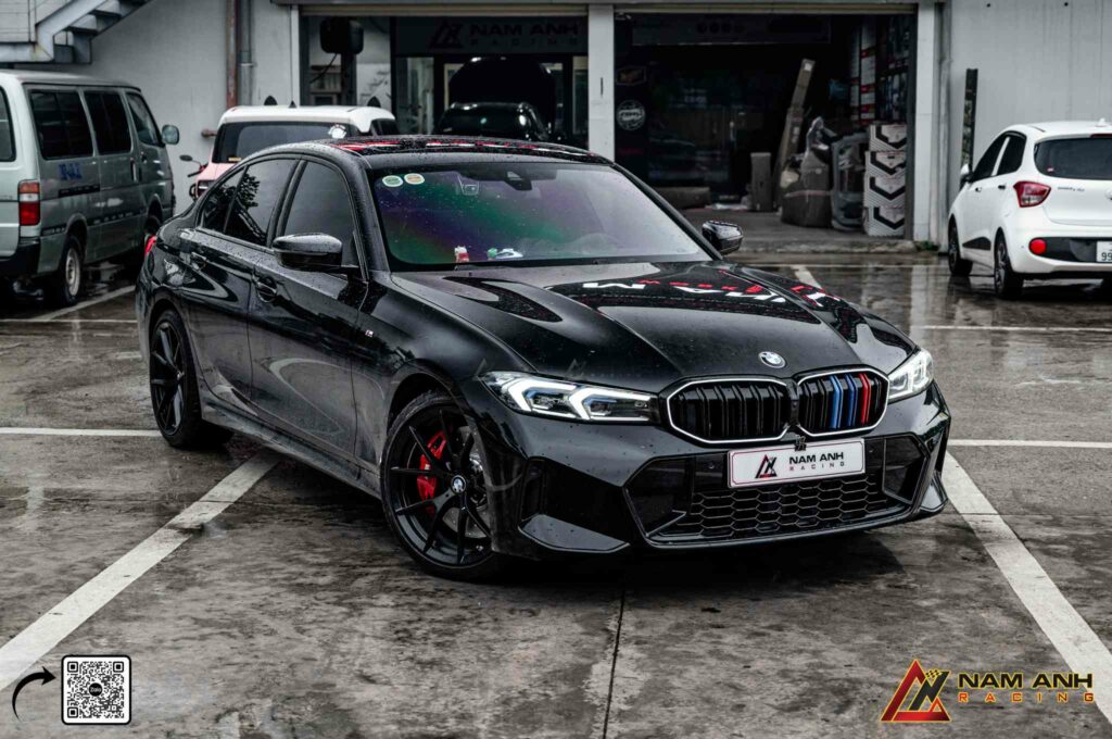 Bản mâm chuẩn M Performance, tạo nên tổng thể mạnh mẽ và đầy khí chất cho dàn chân.