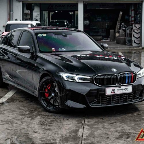 Bản mâm chuẩn M Performance, tạo nên tổng thể mạnh mẽ và đầy khí chất cho dàn chân.