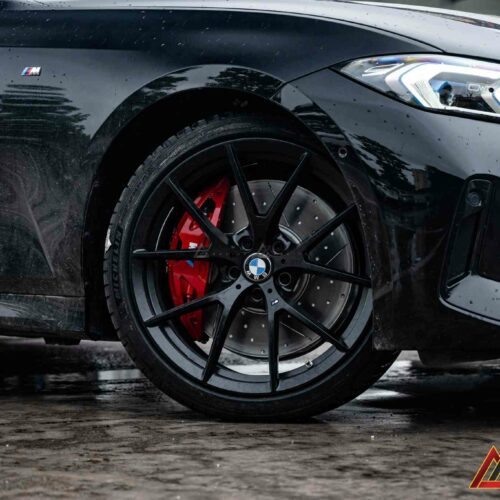 Lớp sơn hoàn thiện bóng xám/2 tone tạo chiều sâu và ánh nhìn sắc nét dưới mọi góc sáng.