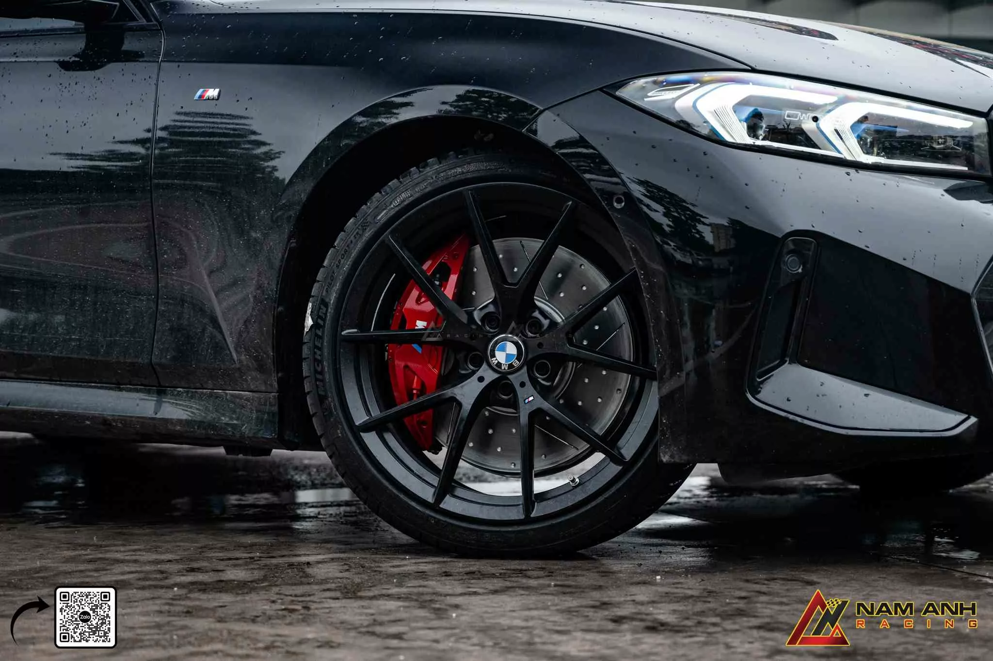 Lớp sơn hoàn thiện bóng xám/2 tone tạo chiều sâu và ánh nhìn sắc nét dưới mọi góc sáng.