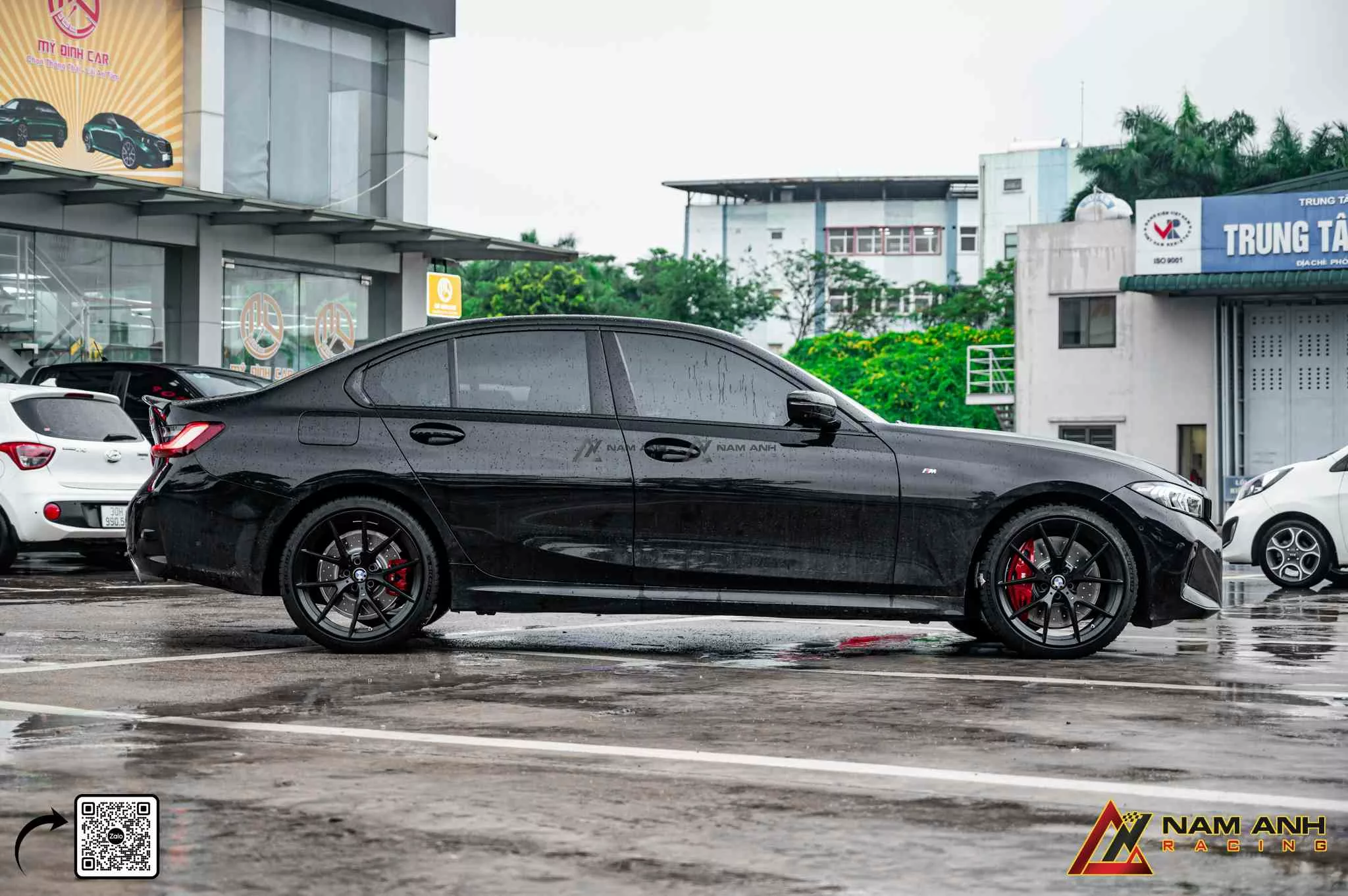 Vành 19 inch cho cảm giác lái đầm chắc, kiểm soát tốt mà không hy sinh độ êm ái.