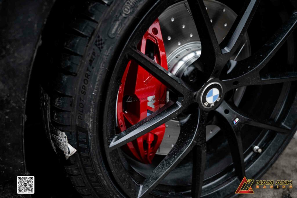 Kích thước 19 inch mang lại sự cân đối hoàn hảo giữa thẩm mỹ và hiệu năng.