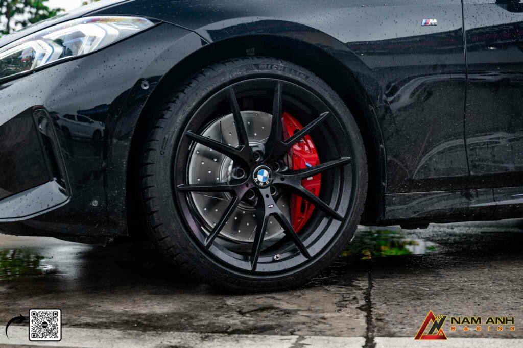 Chính xác đến từng khe thoát gió đảm bảo khả năng tản nhiệt và kiểm soát tốt hơn khi vận hành tốc độ cao.