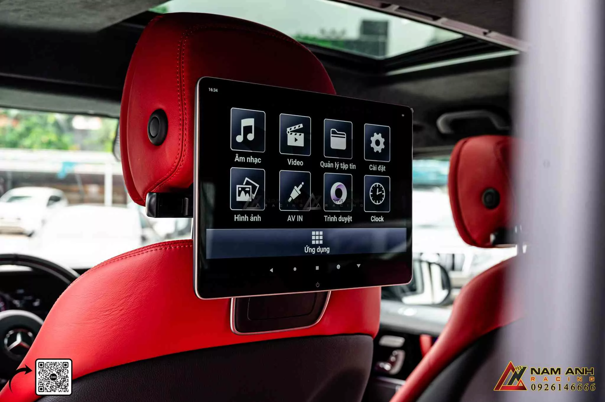 Giao diện Android mượt mà trên màn hình ghế sau G-Class