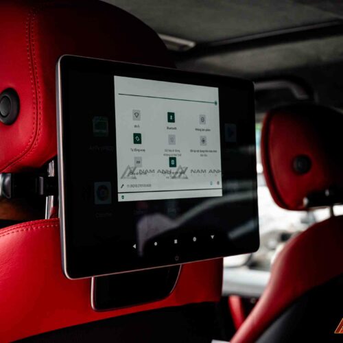 Giao diện đa nhiệm tiện lợi cho hành khách sau xe G-Class