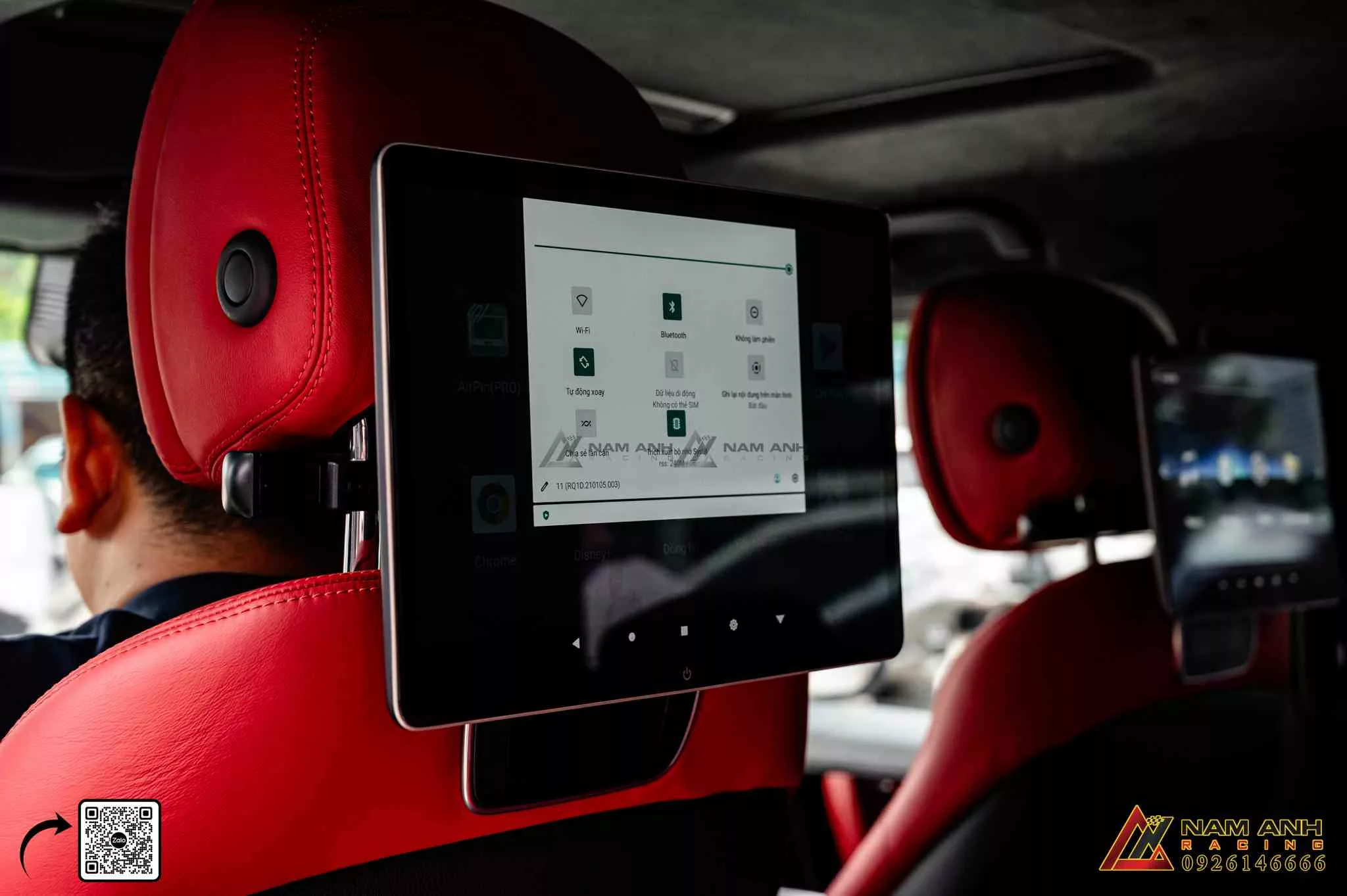 Giao diện đa nhiệm tiện lợi cho hành khách sau xe G-Class