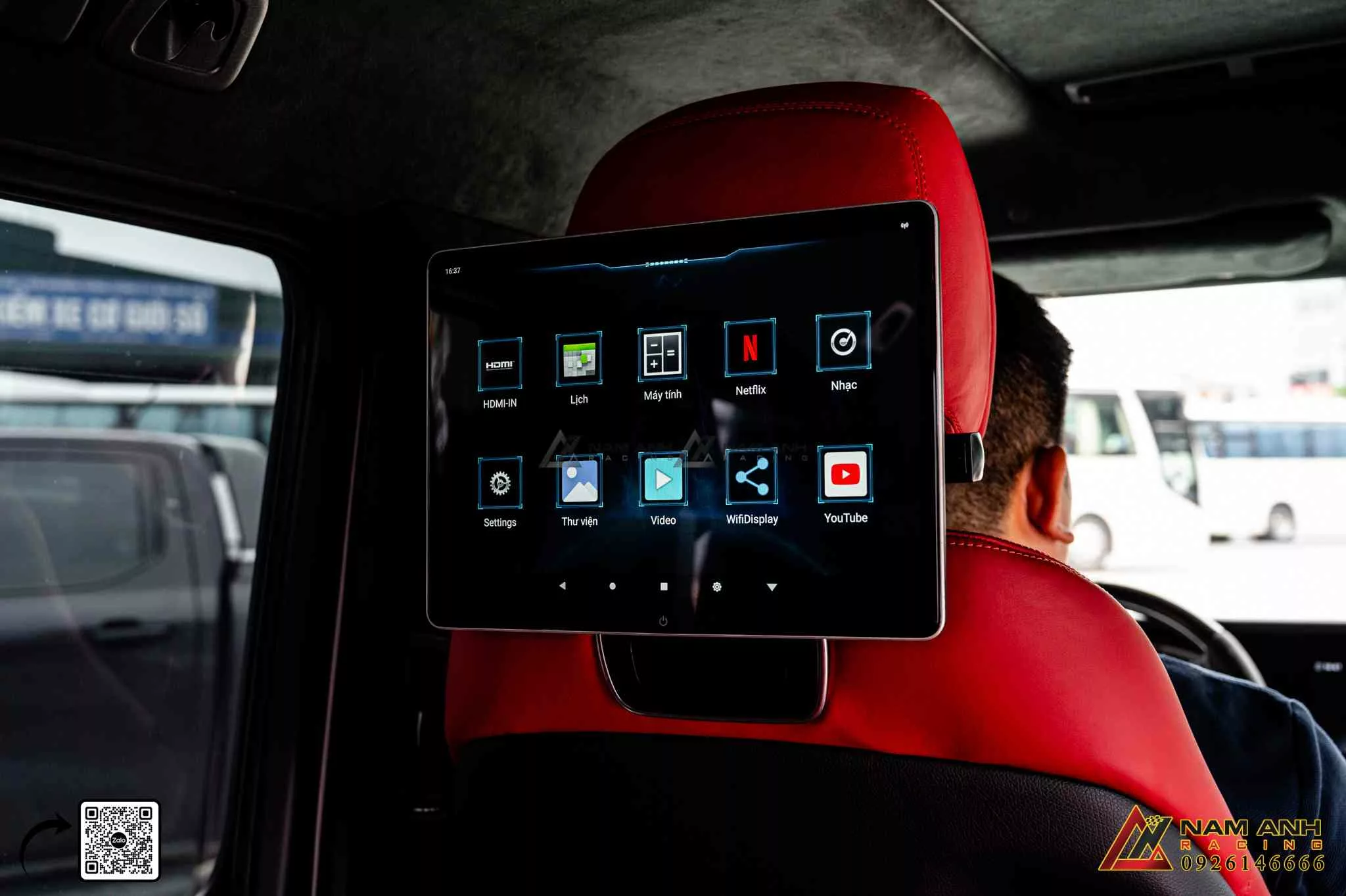 Màn hình sau ghế Mercedes G-Class thiết kế gọn gàng, sang trọng