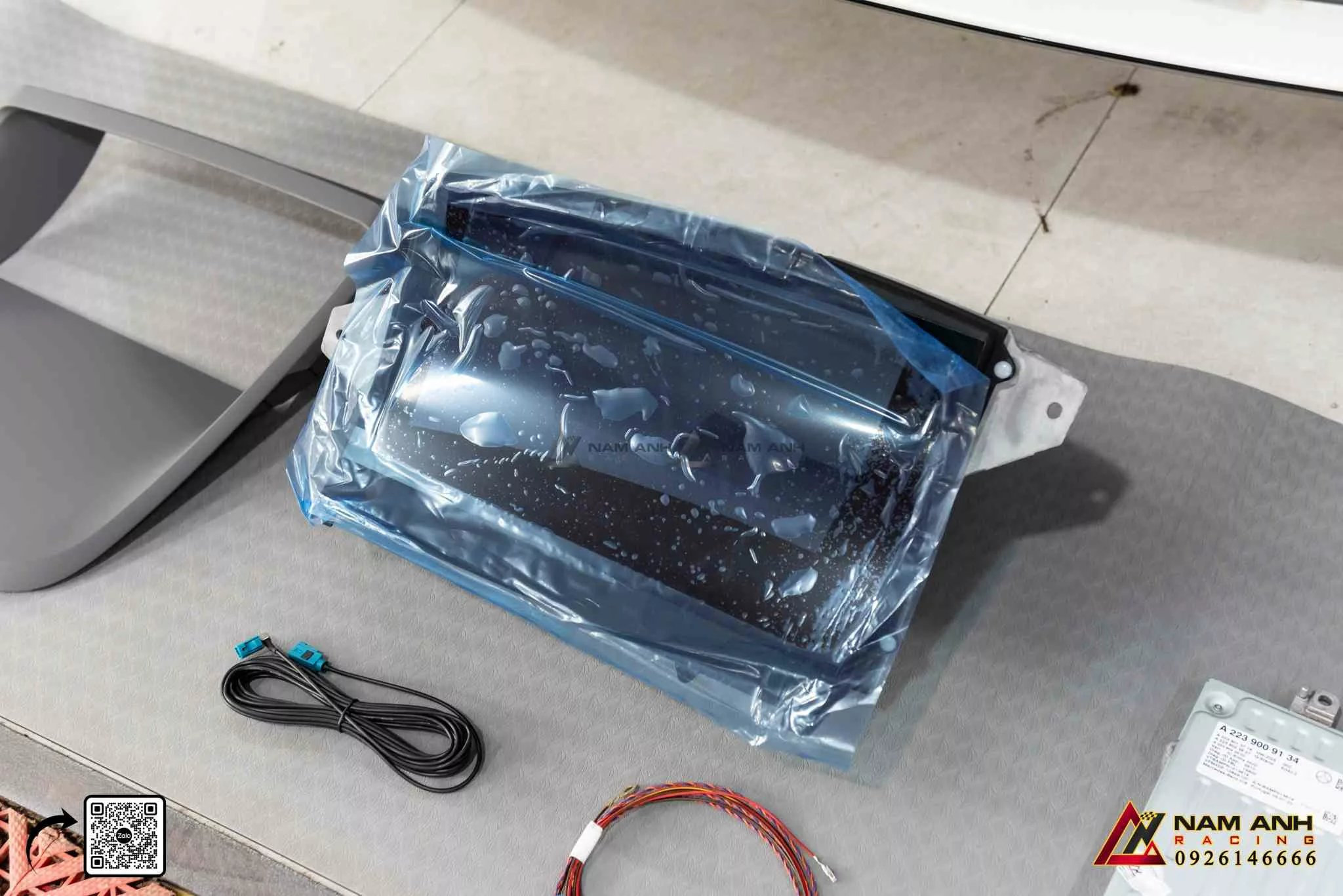 Công nghệ Head-Up Display hỗ trợ lái xe an toàn cho EQS-Class