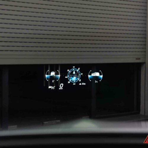 Head-Up Display hỗ trợ giữ làn đường và cảnh báo nguy hiểm