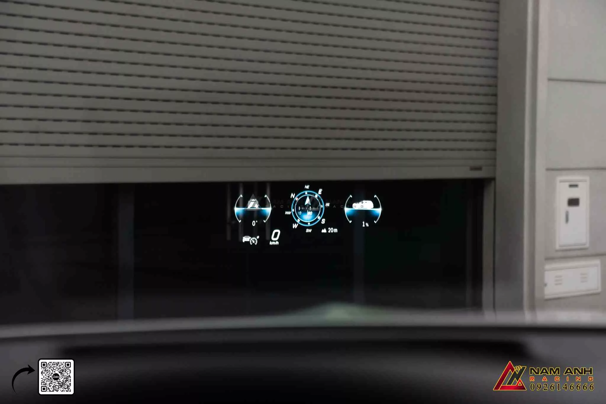 Màn hình HUD EQS-Class hiện đại, dễ nhìn dưới mọi điều kiện ánh sáng