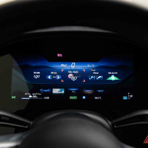 Màn hình HUD cao cấp, đồng bộ hệ thống lái của EQS-Class