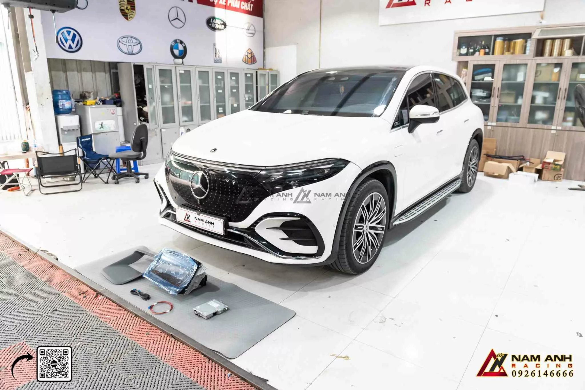 HUD EQS-Class giúp lái xe tập trung hơn khi di chuyển