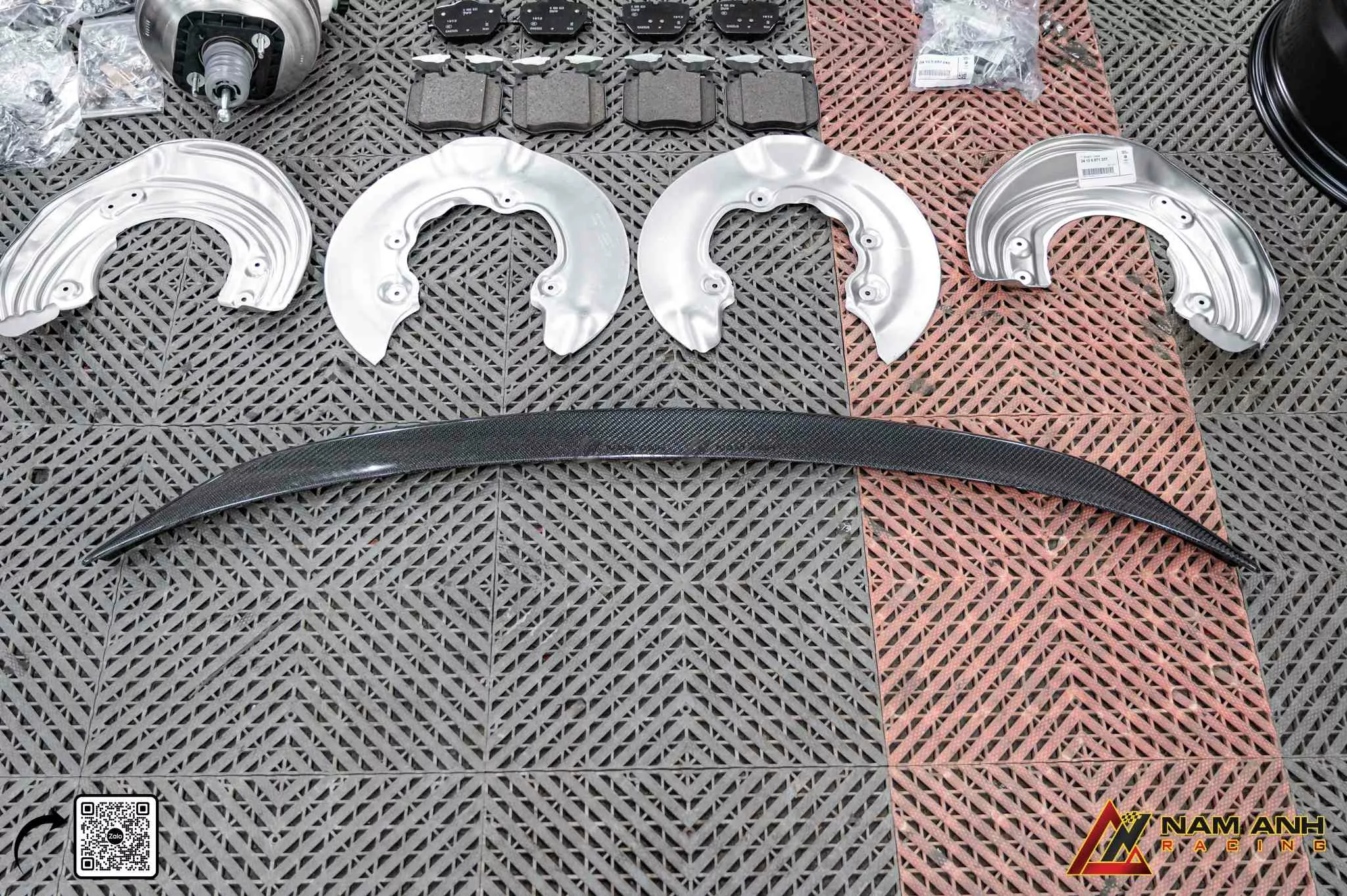 Trang bị phanh M Performance giúp BMW G20 LCI đạt hiệu suất phanh ổn định hơn trong mọi điều kiện vận hành.