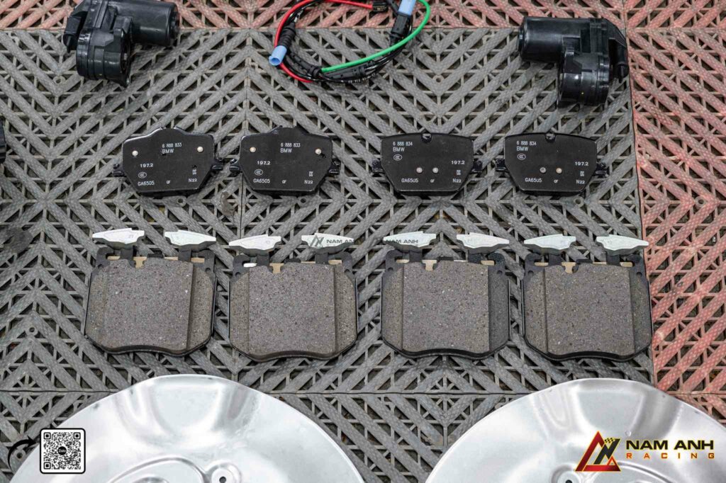 Không chỉ tăng hiệu quả hãm tốc, bộ phanh M còn hoàn thiện diện mạo thể thao đặc trưng của dòng xe BMW.