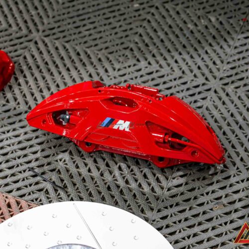 Bộ phanh chính hãng BMW M Performance giúp nâng cấp toàn diện cả hiệu năng và thẩm mỹ ngoại thất.