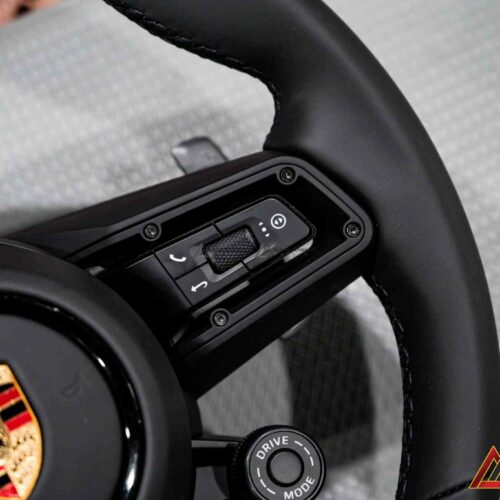 Cấu trúc khớp vô lăng Macan 2024 tương thích hoàn toàn với đời 15–20, không cần chế tác.