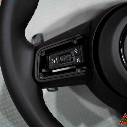 Vô lăng Macan 2024 – nâng cấp đúng chuẩn cho Macan 2015–2020, giữ nguyên hệ thống điện và túi khí.