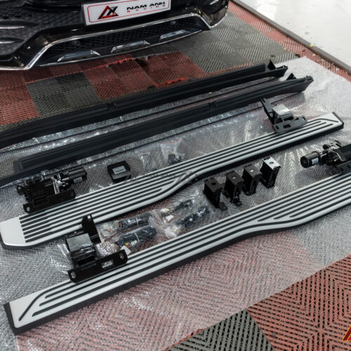 Hệ thống bậc bước điện | Mercedes GLE-Class W167 (2018-2025) tự động mở ra khi cửa xe được mở và thu lại khi cửa xe đóng