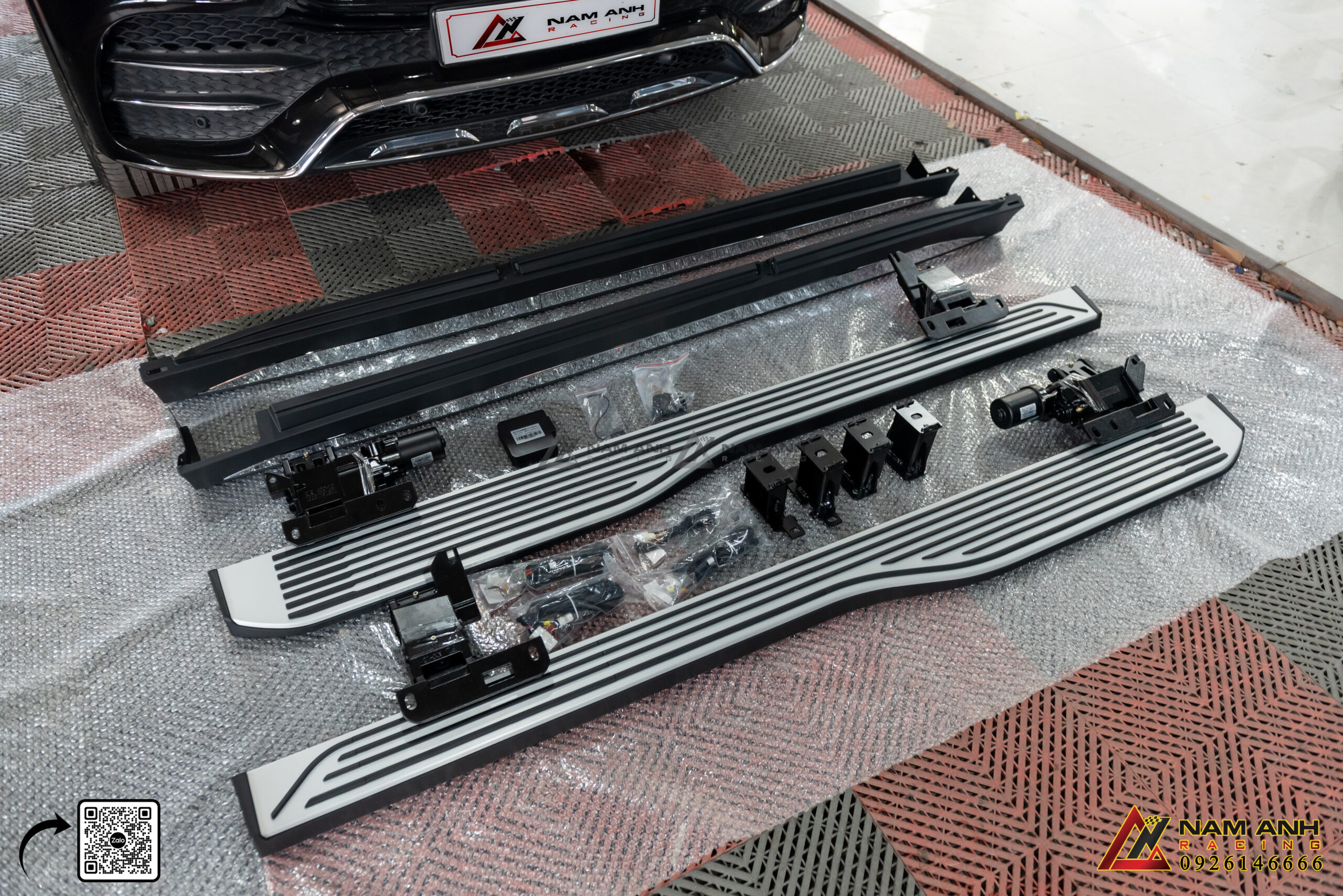 Hệ thống bậc bước điện | Mercedes GLE-Class W167 (2018-2025) tự động mở ra khi cửa xe được mở và thu lại khi cửa xe đóng