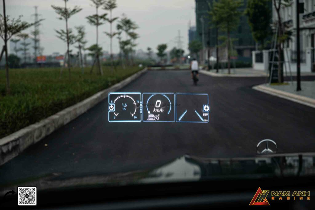 HUD nâng cao trải nghiệm công nghệ cho Mercedes GLS