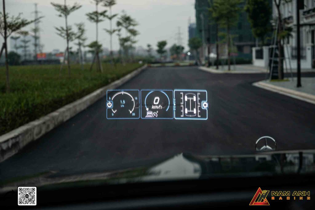 19. Màn hình HUD tích hợp cảnh báo an toàn thông minh 