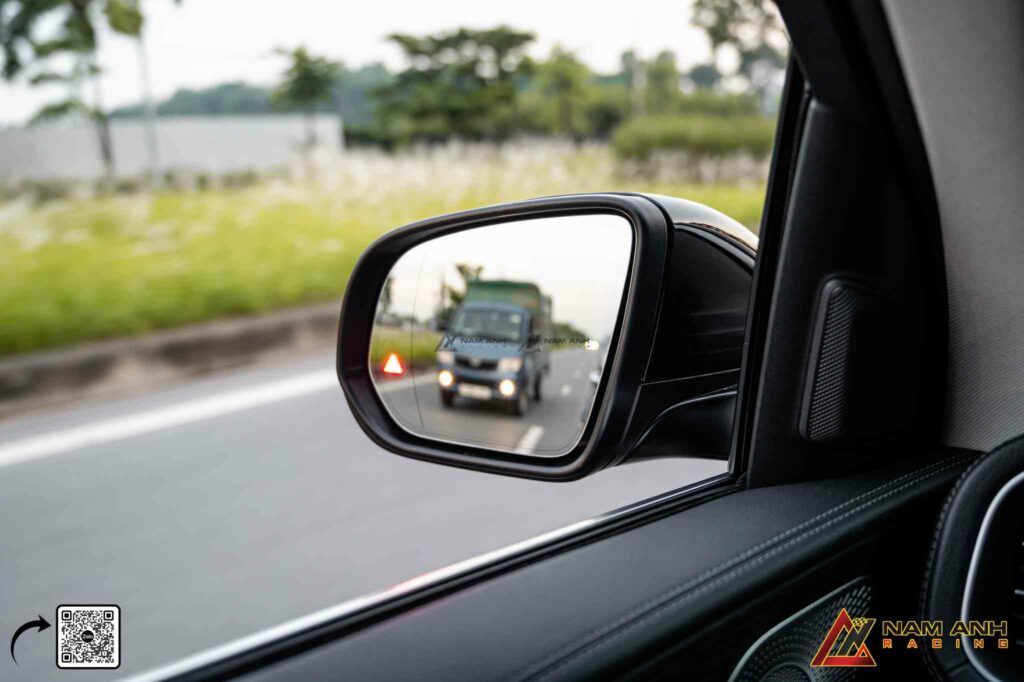 6. Cảnh báo điểm mù tăng khả năng quan sát cho người lái 