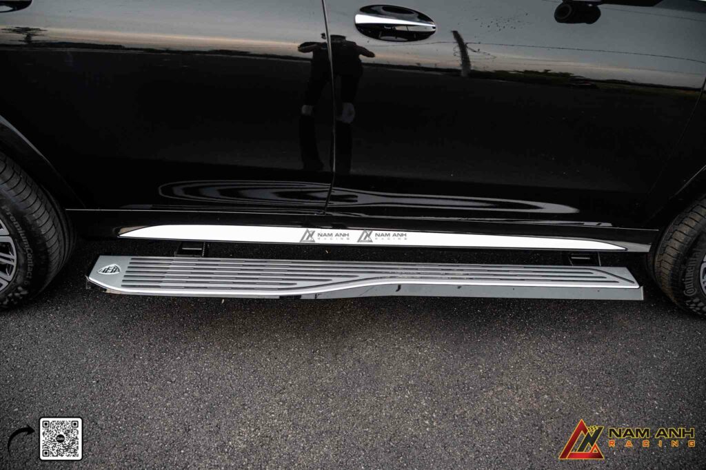 Bậc lên xuống vận hành mượt, hỗ trợ ra vào GLS an toàn 