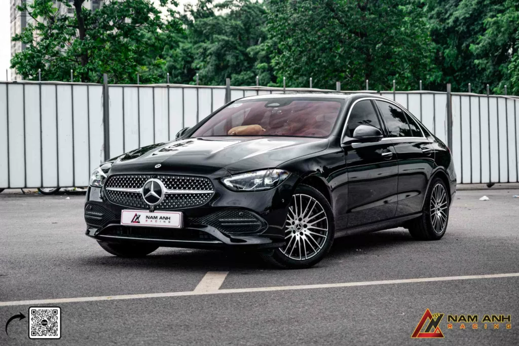 Mercedes-Benz C200 2025 nâng cấp camera 360