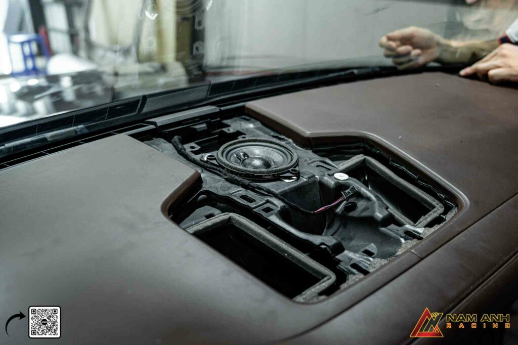 Nâng cấp Burmester biến khoang Cayenne thành phòng nghe sang trọng

