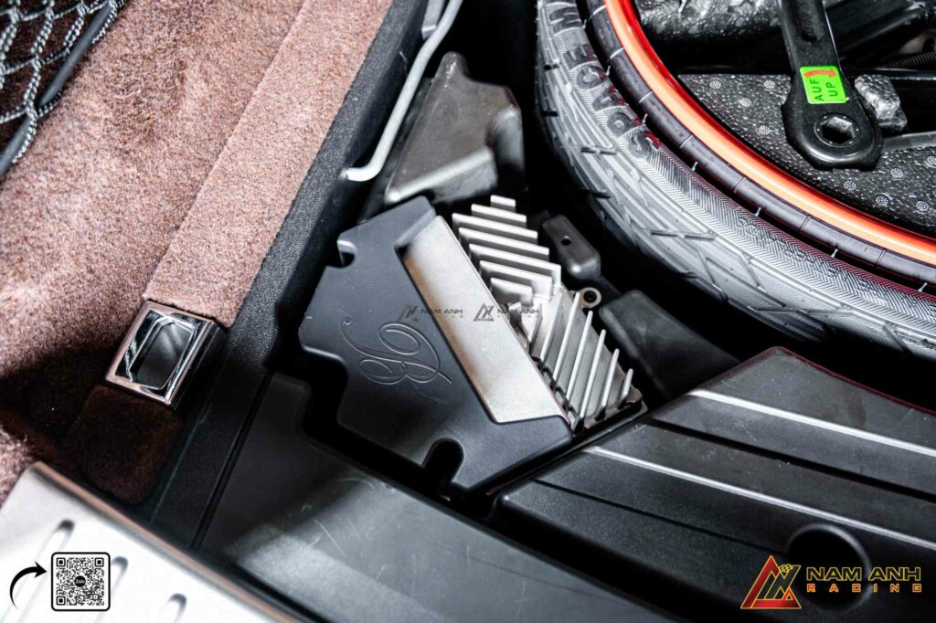 Nâng cấp Burmester biến khoang Cayenne thành phòng nghe sang trọng

