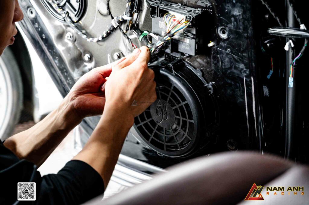 Tay nghề thi công chuẩn hãng, đảm bảo độ hoàn thiện cao nhất cho Cayenne