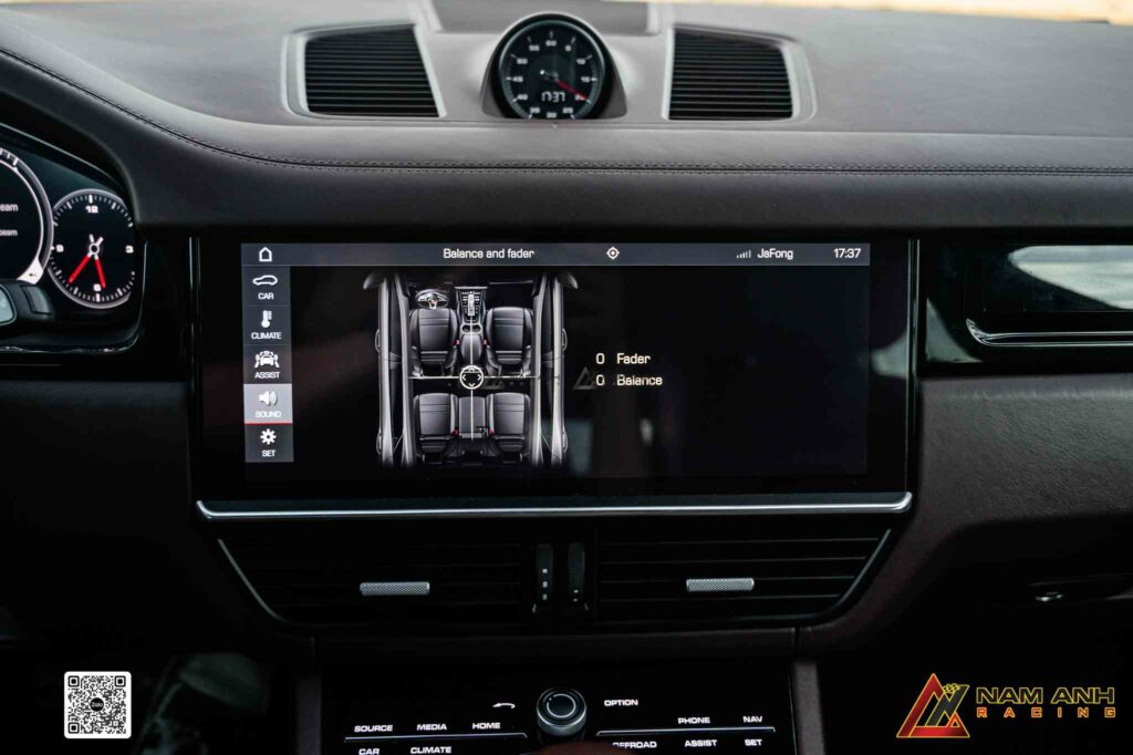 Lắp đặt Burmester góp phần hoàn thiện trải nghiệm vận hành sang trọng của Cayenne

